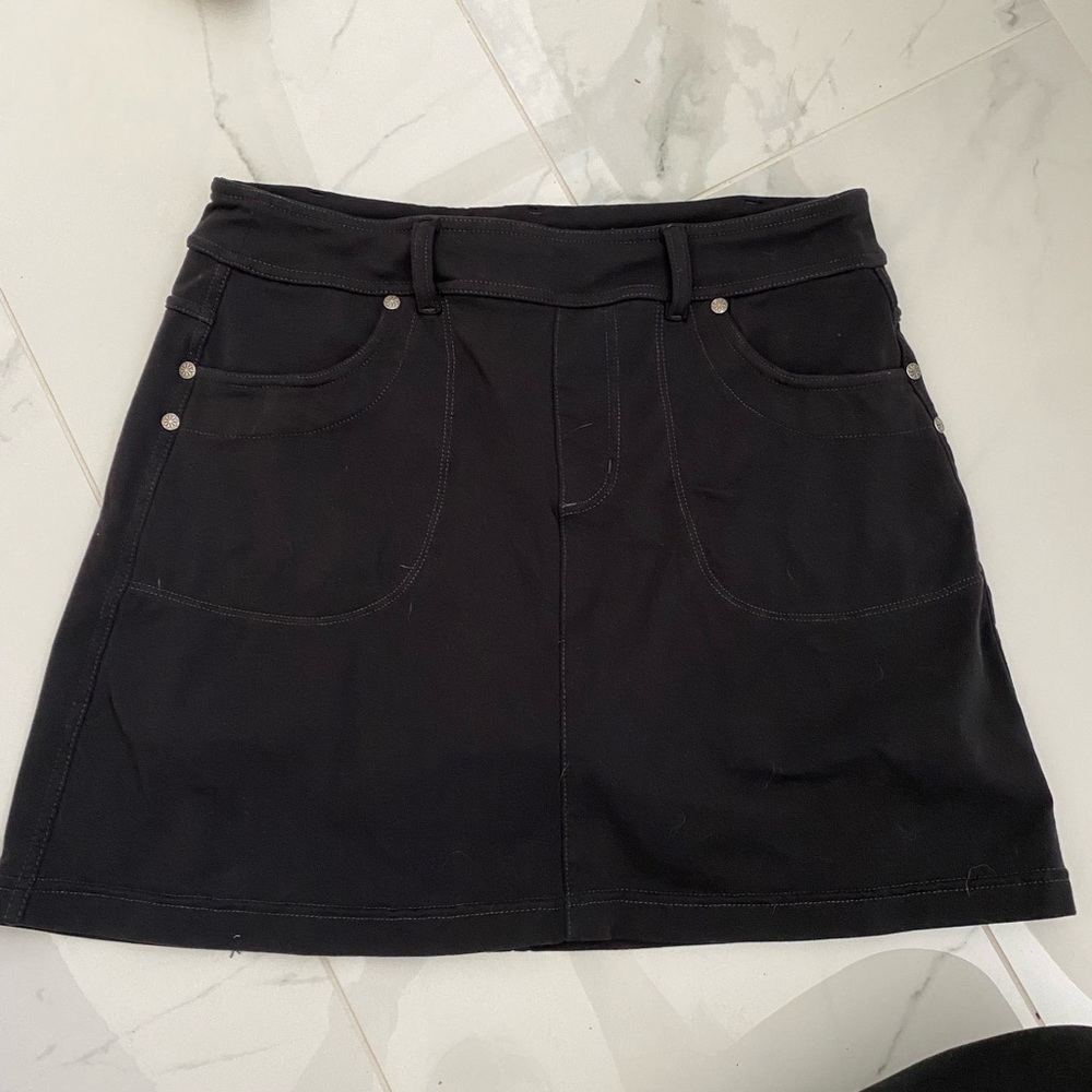 Athleta black skirt